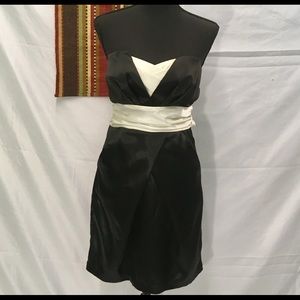 Black Strapless formal midi dress with pockets